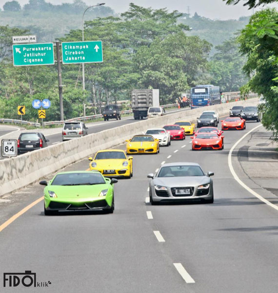 Dàn siêu xe đầy màu sắc tập hợp tại Indonesia 16
