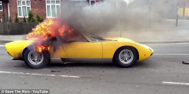 Siêu xe Lamborghini 1,6 triệu Đô la Mỹ cháy ngùn ngụt 1