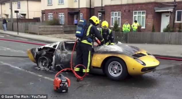 Siêu xe Lamborghini 1,6 triệu Đô la Mỹ cháy ngùn ngụt 3