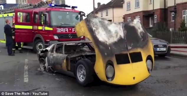 Siêu xe Lamborghini 1,6 triệu Đô la Mỹ cháy ngùn ngụt 4