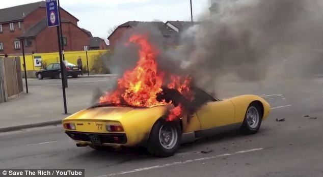 Siêu xe Lamborghini 1,6 triệu Đô la Mỹ cháy ngùn ngụt 2