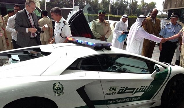 Lamborghini Aventador được dùng làm xe cảnh sát 1