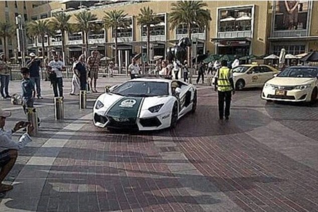 Lamborghini Aventador được dùng làm xe cảnh sát 3