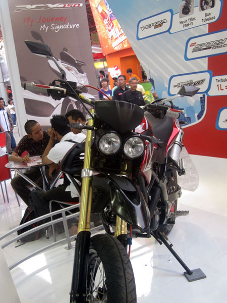 Honda CB150R Streetfire phong cách xe địa hình độc đáo 1