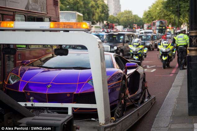Lamborghini Aventador màu độc của Hoàng thân Qatar "lọt lưới" cảnh sát 10