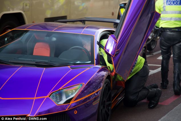 Lamborghini Aventador màu độc của Hoàng thân Qatar "lọt lưới" cảnh sát 2
