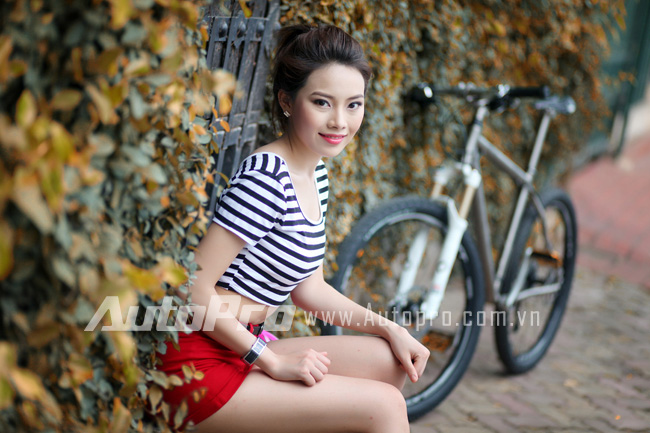Gái trẻ khoẻ khoắn bên xe đạp 75 triệu Đồng 4