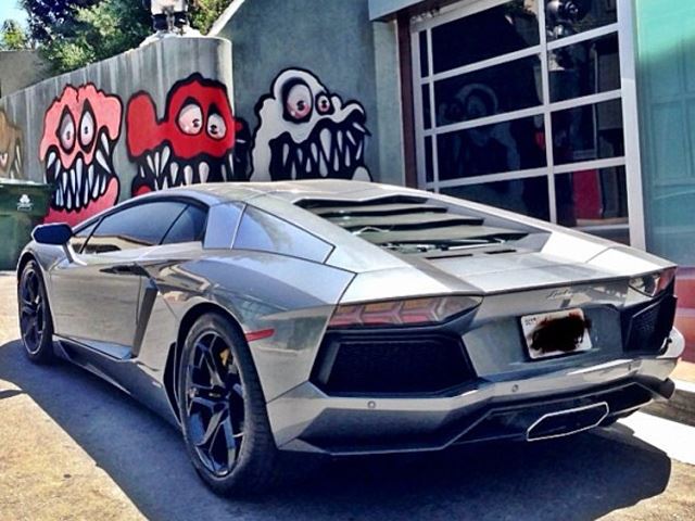 Bạn trai Rihanna khoác áo rằn ri cho Lamborghini Aventador 1