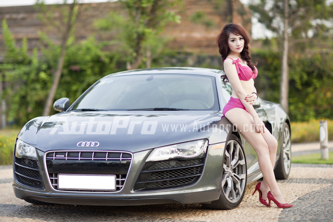 Mẫu Việt siêu gợi cảm lấn át cả Audi 1