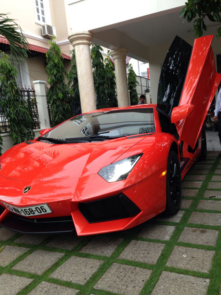 Tuấn Hưng "mượn" Lamborghini Aventador đưa vào MV ca nhạc 3