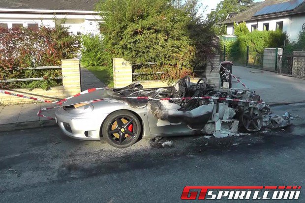 Cặp đôi siêu xe Ferrari rủ nhau tử nạn 1