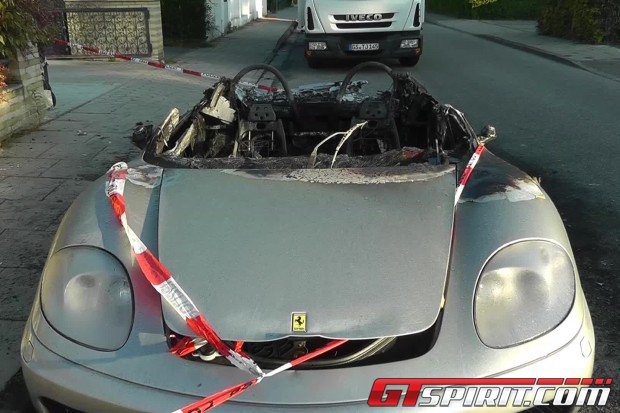 Cặp đôi siêu xe Ferrari rủ nhau tử nạn 3
