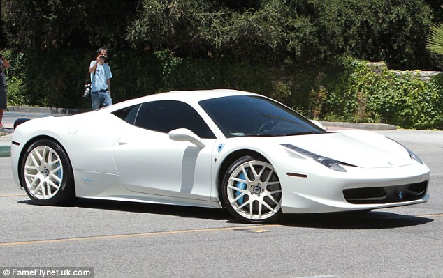 Justin Bieber lại chi hàng nghìn USD để đổi màu siêu xe 1