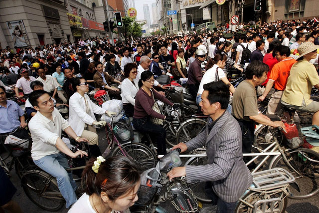 Hình ảnh gây choáng về giao thông công cộng tại châu Á 5