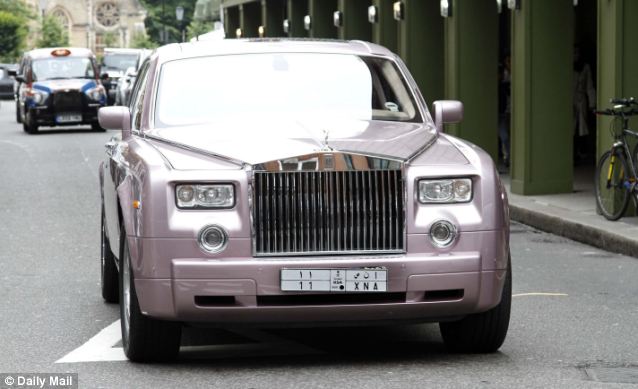 Rolls-Royce Phantom "mất chất" với bộ cánh lòe loẹt 6