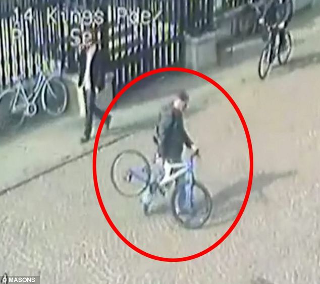 Cảnh sát chìm "ăn trộm" xe đạp trong nháy mắt 2