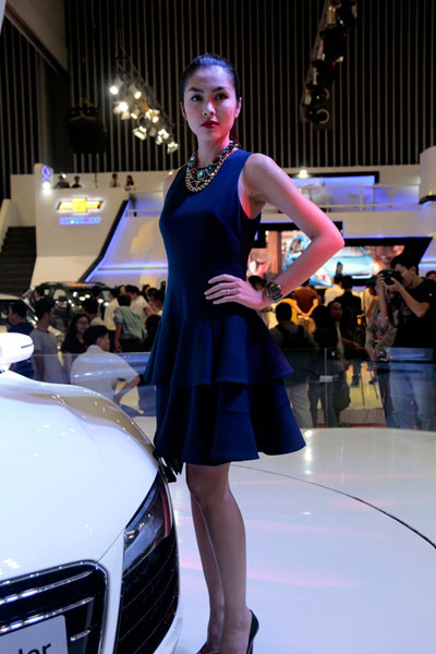 VMS 2013: Tăng Thanh  Hà và Linh Nga khoe sắc tại gian hàng Audi 3