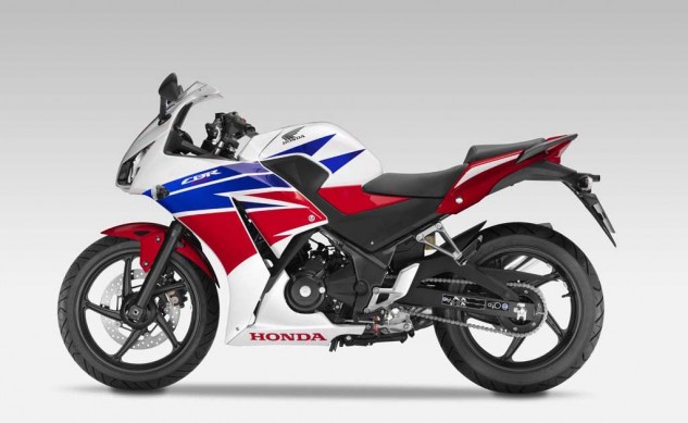 EICMA 2013: "Tiểu Honda CBR1000RR" lộ diện đầy đủ 3