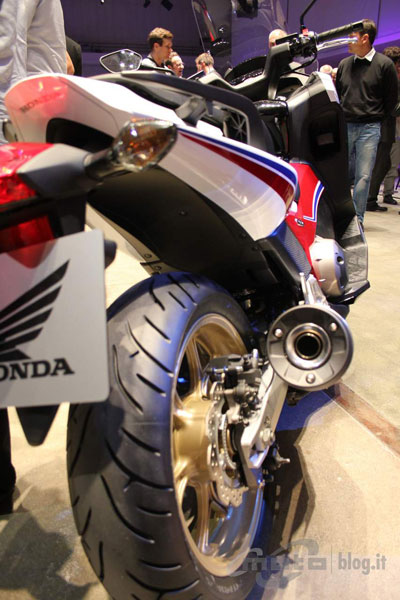"Siêu xe tay ga" Honda Integra 750 2014 mạnh mẽ hơn 8