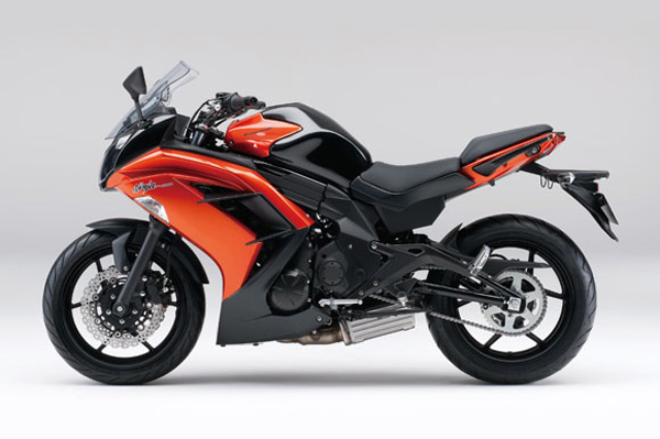 Kawasaki Ninja 400 2014: Nhỏ gọn và dễ lái hơn 1