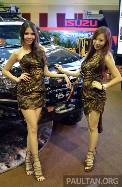 Những cô nàng "xinh như mộng" tại triển lãm ôtô Kuala Lumpur 29
