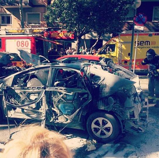 Toyota Prius bất ngờ phát nổ, 3 người bị thương 1