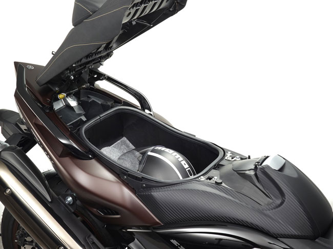Xe ga Yamaha TMAX thể thao hơn với phiên bản Bronze MAX 2014 7