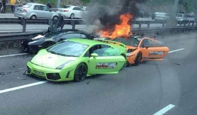 3 siêu xe Lamborghini đâm nhau, tất cả "thành tro" 1