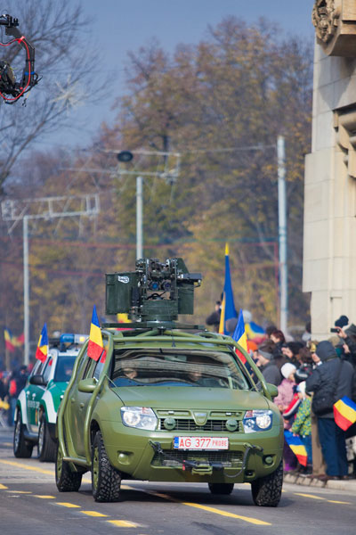 Dacia Duster chống đạn - Xe thay thế siêu rẻ cho Humvee 1