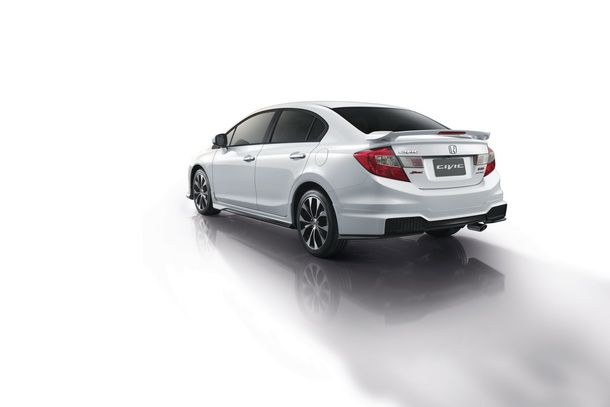 Honda giới thiệu Civic phiên bản mới thể thao hơn 4