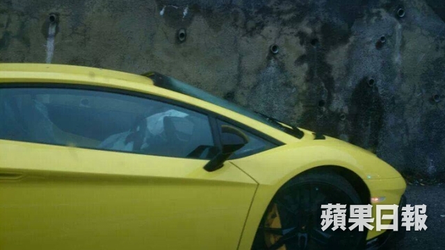 Lamborghini Aventador bản đặc biệt đâm vào sườn núi 2