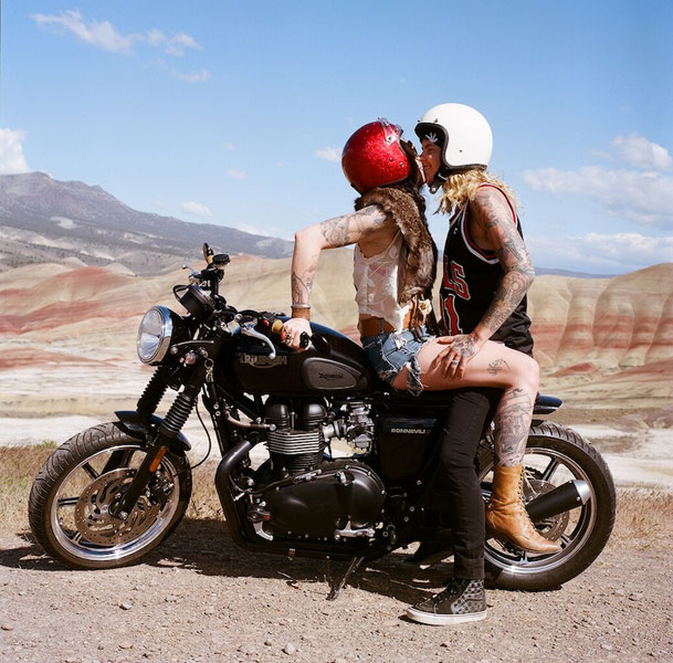 Cô gái trẻ đam mê chụp các tay lái môtô nữ 10