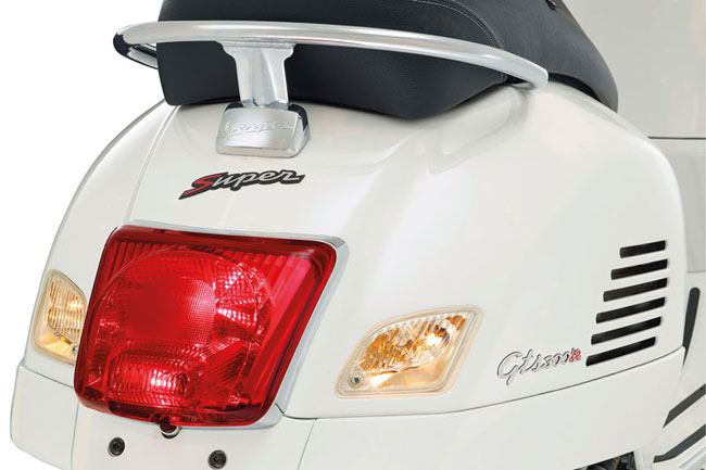 Vespa GTS 2015: Hội tụ công nghệ tiên tiến hơn 15