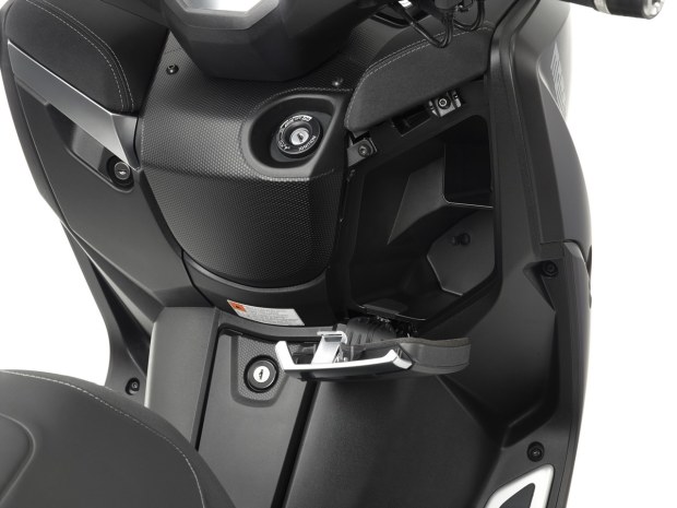 Xe ga Yamaha X-Max 400 phiên bản đặc biệt mới 17