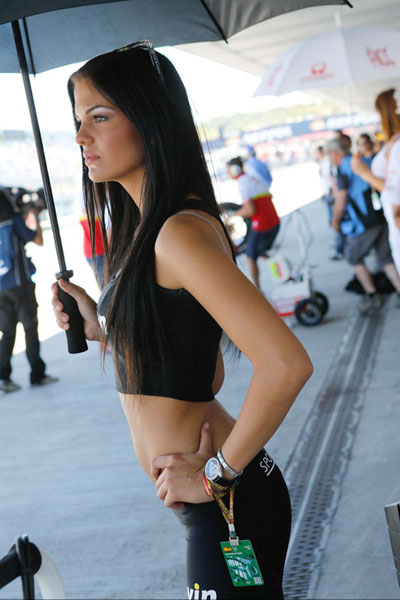 "Hot girl" tràn ngập đường đua MotoGP xứ bò tót 22