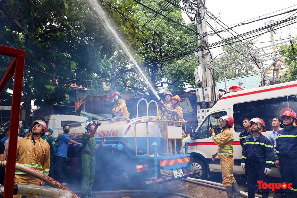 Hà Nội: Mô hình xe ba gác phòng cháy chữa cháy len lỏi ngõ nhỏ dập tắt 'bà hỏa' ở làng nghề - Ảnh 15.