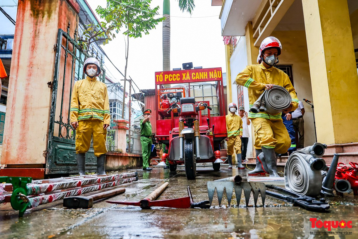 Hà Nội: Mô hình xe ba gác phòng cháy chữa cháy len lỏi ngõ nhỏ dập tắt 'bà hỏa' ở làng nghề - Ảnh 4.