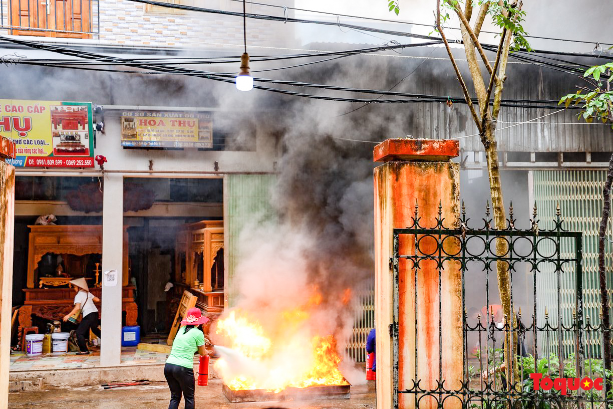 Hà Nội: Mô hình xe ba gác phòng cháy chữa cháy len lỏi ngõ nhỏ dập tắt 'bà hỏa' ở làng nghề - Ảnh 8.