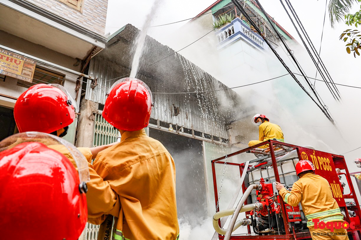 Hà Nội: Mô hình xe ba gác phòng cháy chữa cháy len lỏi ngõ nhỏ dập tắt 'bà hỏa' ở làng nghề - Ảnh 11.