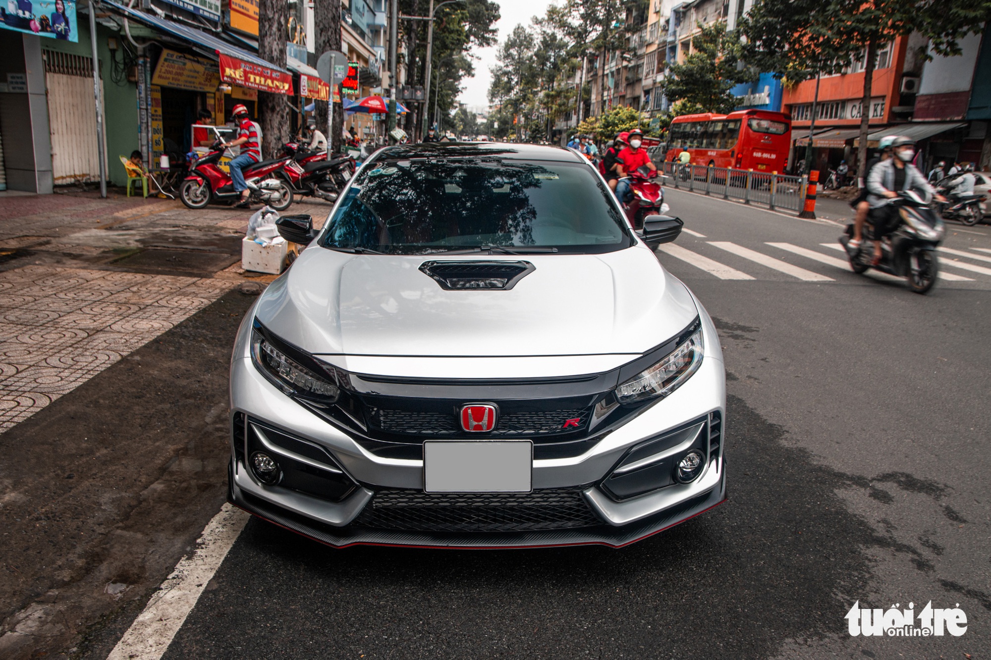 Honda Civic Type R độc nhất Việt Nam của ông Đặng Lê Nguyên Vũ, giá khoảng 4 tỉ đồng - Ảnh 3.