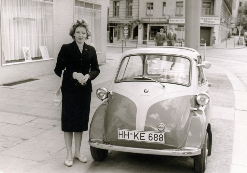 Isetta: Chiếc xe bong bóng mang tính biểu tượng của những năm 1950, được coi là chiếc xe siêu nhỏ đầu tiên trên thế giới - Ảnh 8.