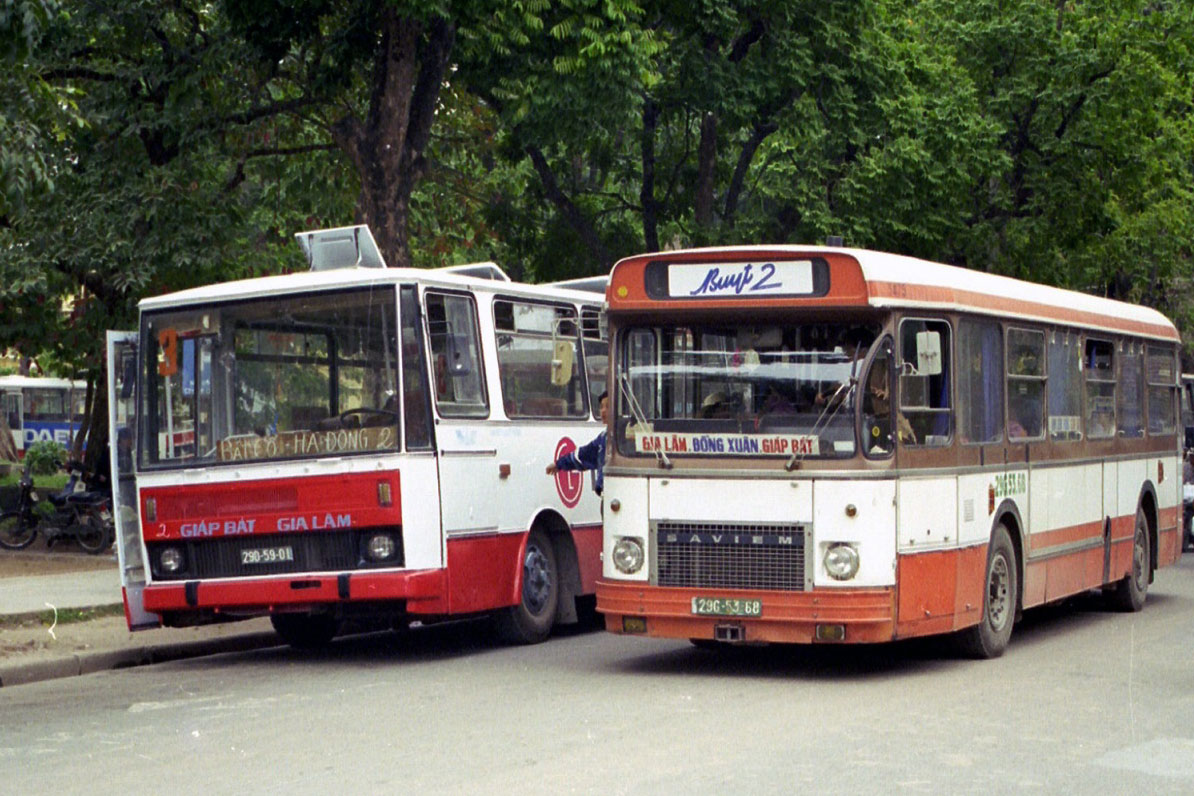 Chùm Ảnh: Hà Nội cũ cùng các mẫu xe bus KAROSA những năm 1990 - Ảnh 13.