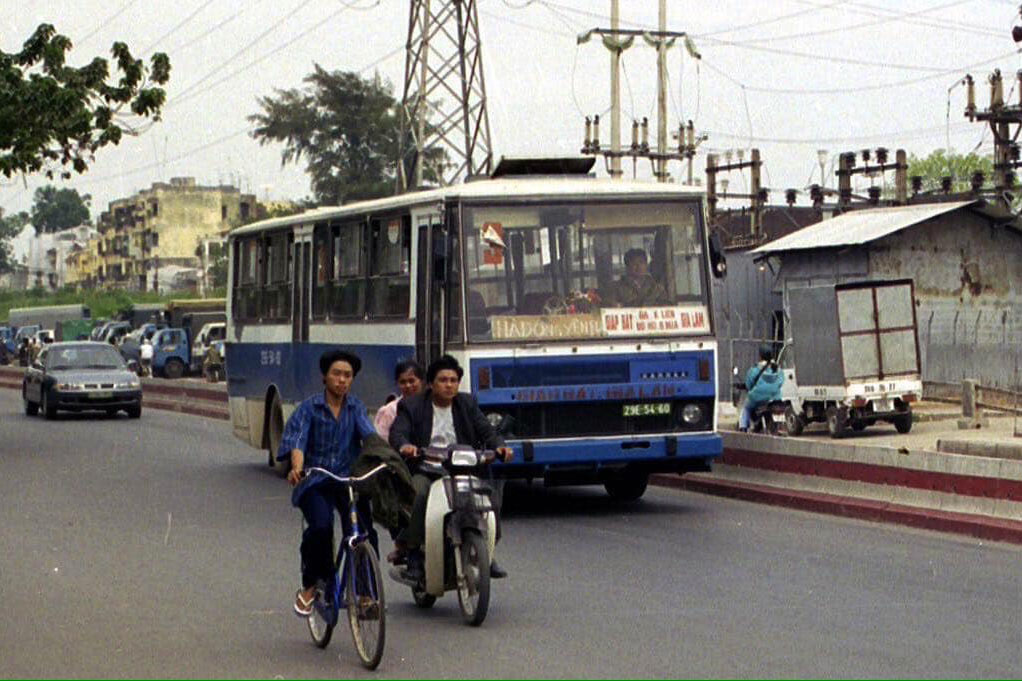 Chùm Ảnh: Hà Nội cũ cùng các mẫu xe bus KAROSA những năm 1990 - Ảnh 15.