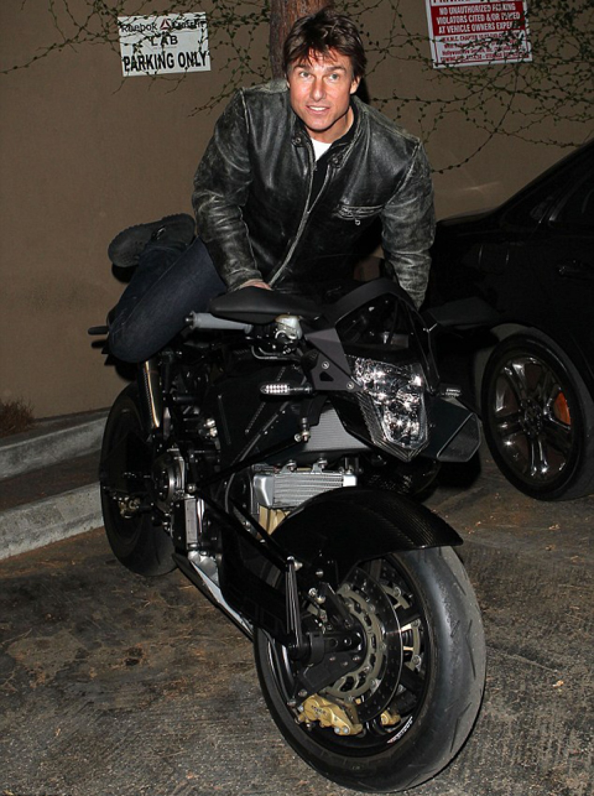 3 chiếc mô tô đắt đỏ nhất trong bộ sưu tập của nam tài tử Tom Cruise - Ảnh 4. 3 chiếc mô tô đắt đỏ nhất trong bộ sưu tập của nam tài tử Tom Cruise - Ảnh 4.