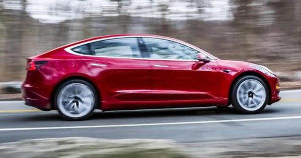 Xe điện Tesla di chuyển hơn 2.500km mà không cần sạc lại nhờ... máy phát - Ảnh 1.