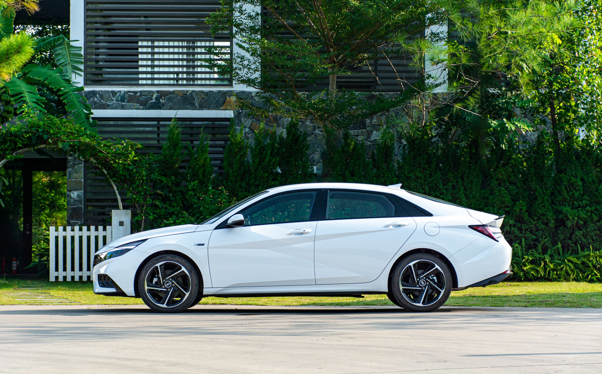 Đánh giá Hyundai Elantra N Line: Xe thể thao giá 799 triệu, mạnh và cảm xúc hơn Civic RS, còn điểm yếu công nghệ - Ảnh 4.