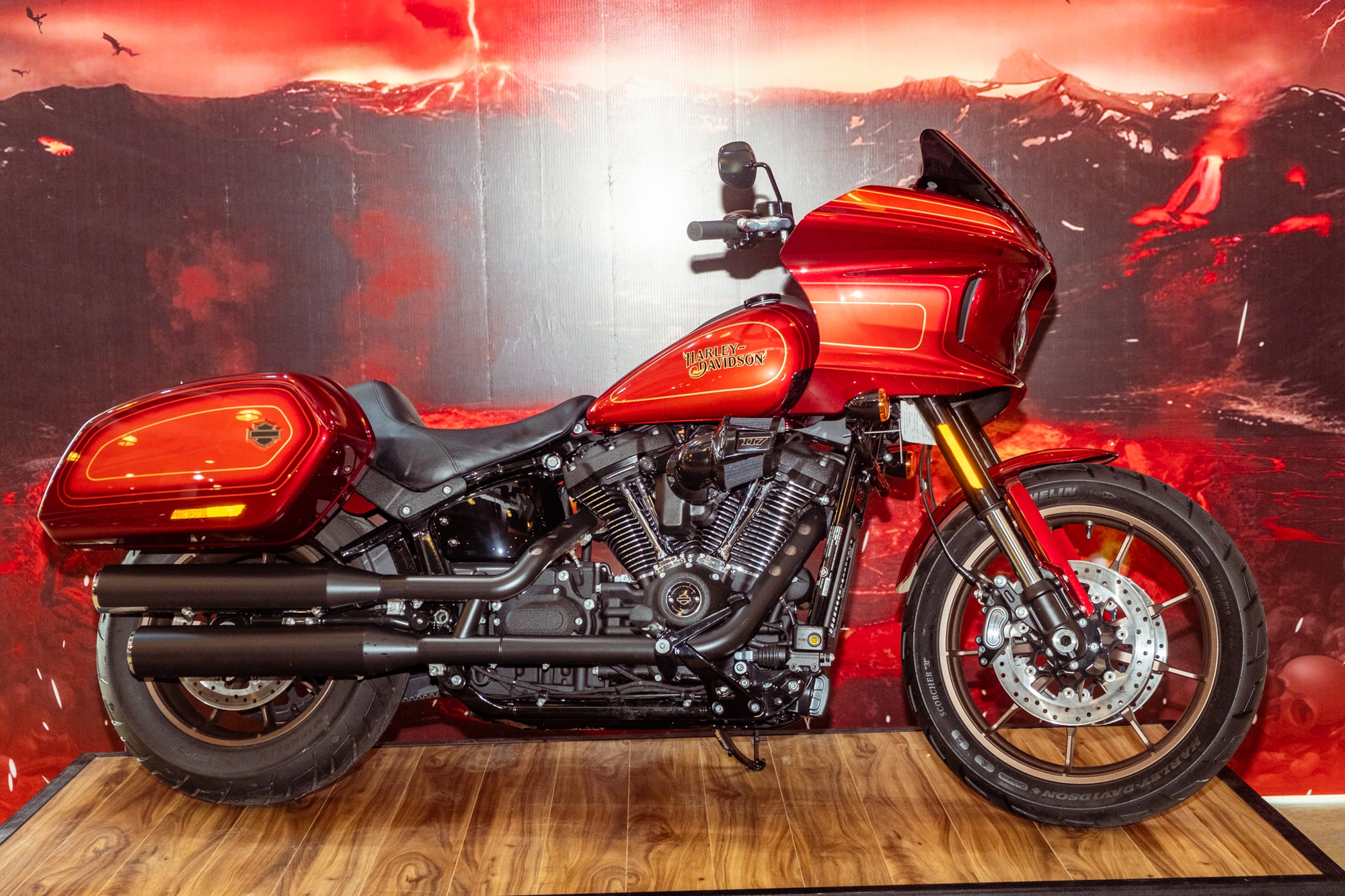 Chiêm ngưỡng lớp sơn 200 triệu đồng trên Harley-Davidson - Ảnh 2.