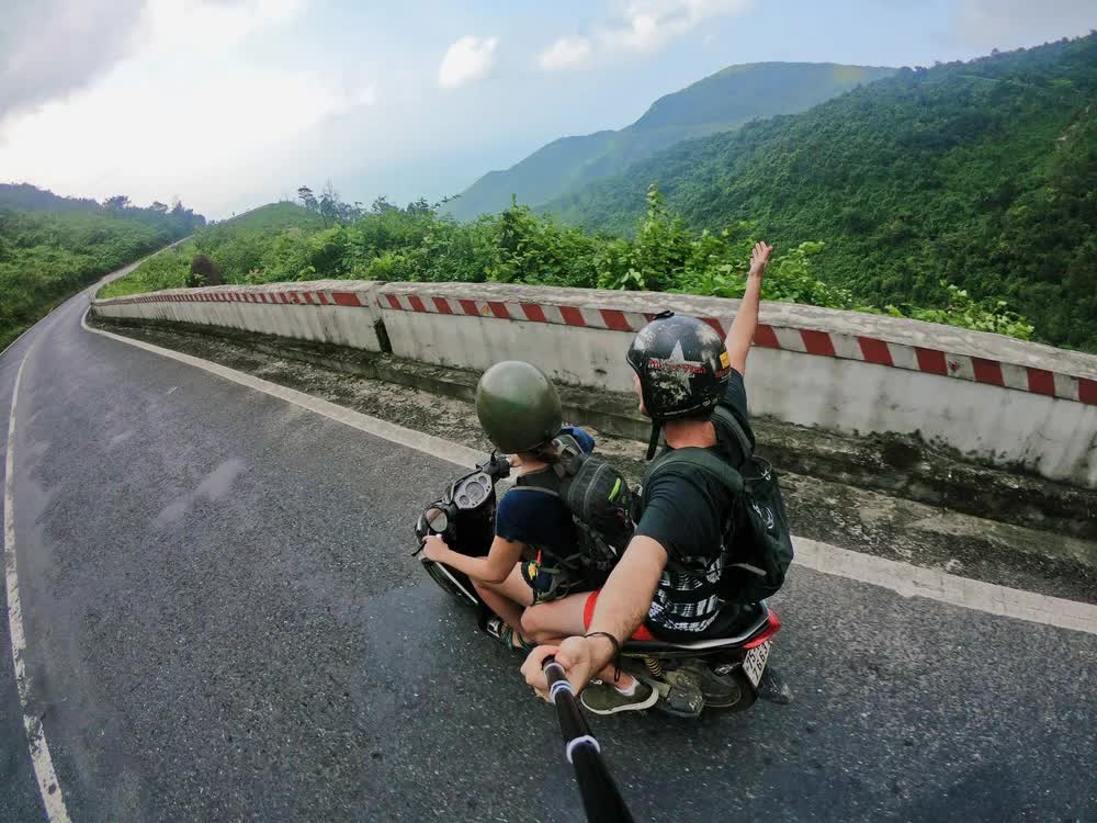Chu du Việt Nam bằng xe máy theo góc nhìn của khách Tây: Một trải nghiệm rất đáng thử! - Ảnh 3.
