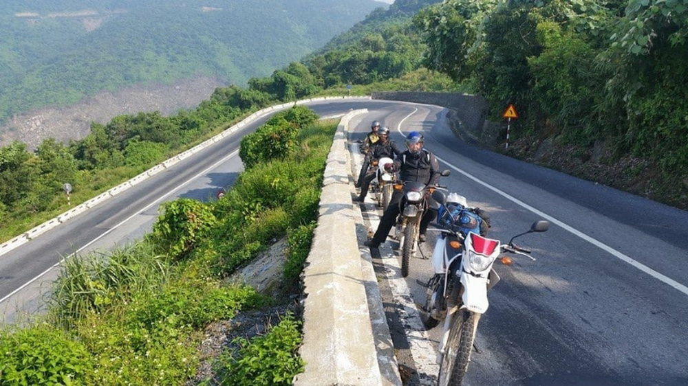 Chu du Việt Nam bằng xe máy theo góc nhìn của khách Tây: Một trải nghiệm rất đáng thử! - Ảnh 1.