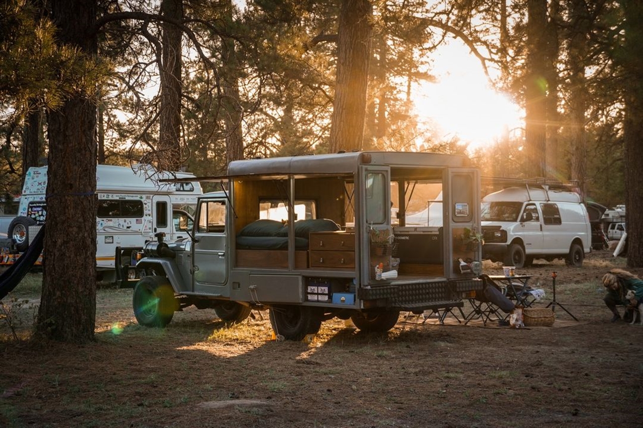 Toyota Land Cruiser độ nhà di động: Mở được cả 3 mặt, không ngán ‘vùng sâu vùng xa’ - Ảnh 11. Toyota Land Cruiser độ nhà di động: Mở được cả 3 mặt, không ngán ‘vùng sâu vùng xa’ - Ảnh 11.